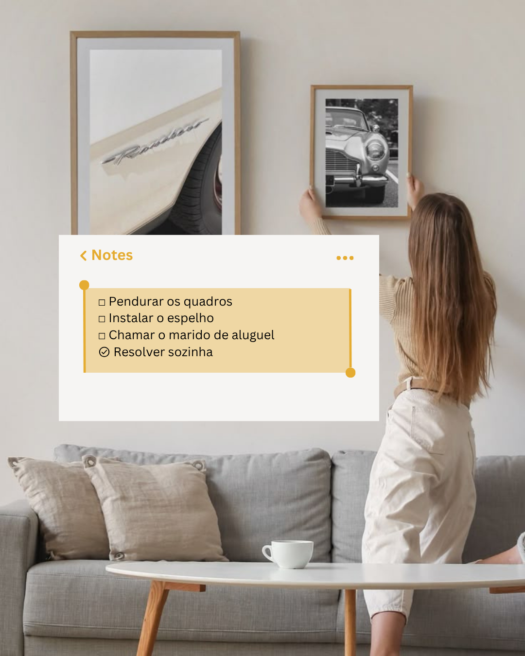 Quadros instalados sem furos em sala minimalista
